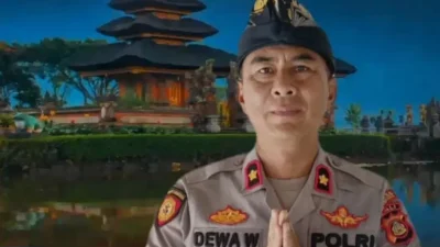 Pencopotan Kompol Dewa Putu Werdhiana mengejutkan banyak pihak. Diduga dia dicopot karena pelanggaran disiplin kepolisian.