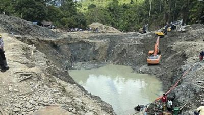 Tambang Emas Ilegal di Sulteng Longsor. (AP/Abdee Mari)