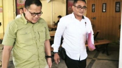 Kepala Biro Perekonomian NTB sekaligus mantan Kadis Koperasi-UMKM NTB, Wirajaya Kusuma (kiri)