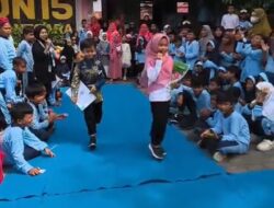 SDN 15 Cakranegara Kota Mataram Peringati Hari Guru dengan Beragam Kegiatan Kreatif, Siswa Kelas 2 Tampil Percaya Diri
