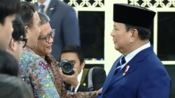 Usai Reshuffle, Prabowo Salami Rocky Gerung dan Syahganda di Istana