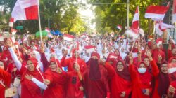 Menyambut HUT Ke-81 RI, Ribuan Bendera Merah Putih Dibagikan kepada Masyarakat